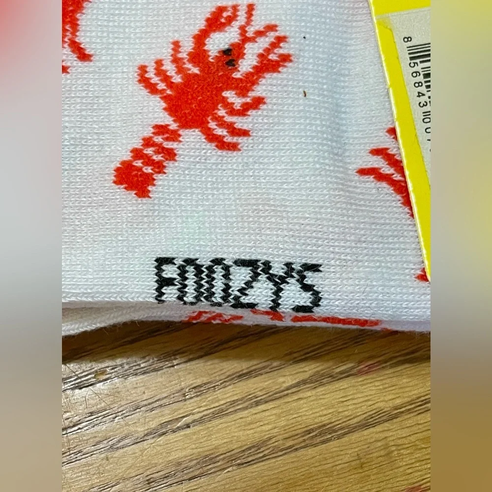 NWOT Foozy’s Women’s Crew Socks - Crabs Island Oasis - Novelty Socks - Fits 9-11 - Picture 4 of 4